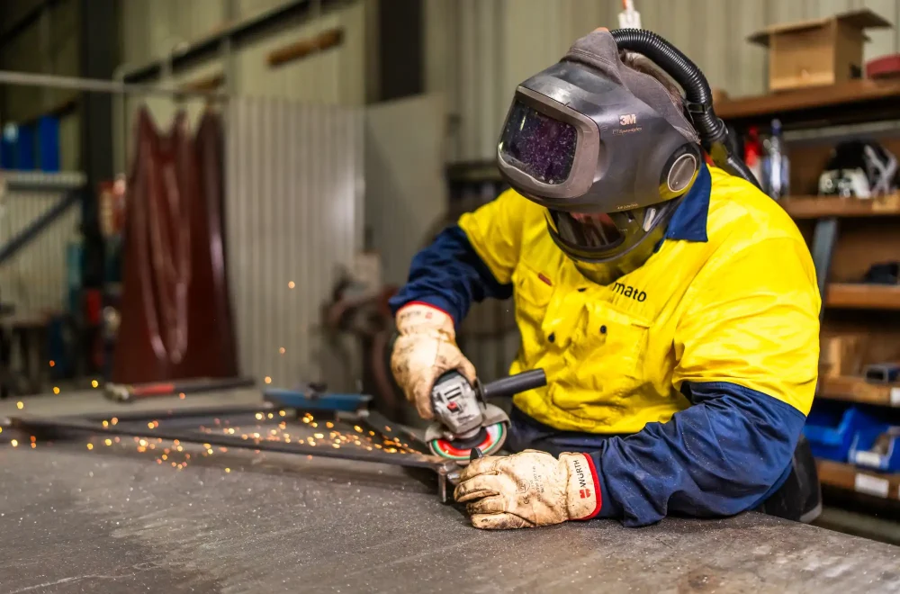 Belt cleaner / scraper design and manufacturing